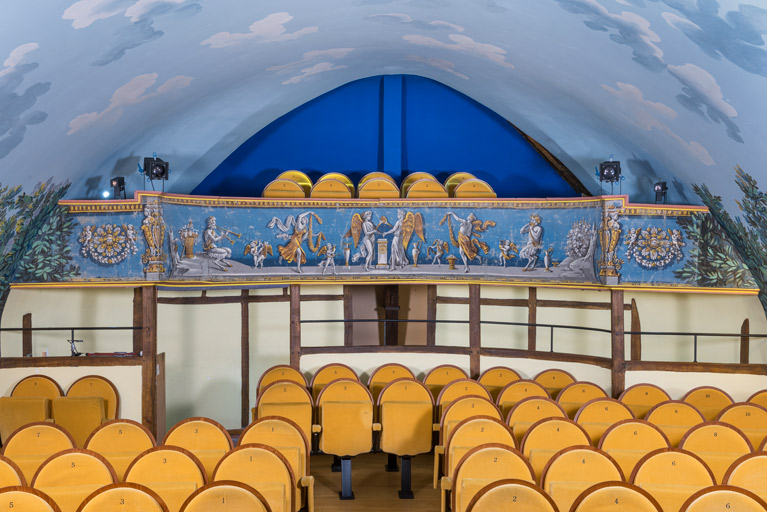 théâtre peinture monumentale © Pierre-Marie Barbe-Richaud / Région Bourgogne-Franche-Comté, Inventaire du patrimoine - 2023  théâtre peinture monumentale © Pierre-Marie Barbe-Richaud / Région Bourgogne-Franche-Comté, Inventaire du patrimoine - 2023