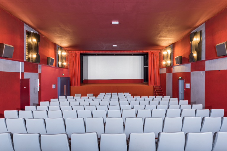 chapelle théâtre cinéma © Pierre-Marie Barbe-Richaud / Région Bourgogne-Franche-Comté, Inventaire du patrimoine - 2023  chapelle théâtre cinéma © Pierre-Marie Barbe-Richaud / Région Bourgogne-Franche-Comté, Inventaire du patrimoine - 2023