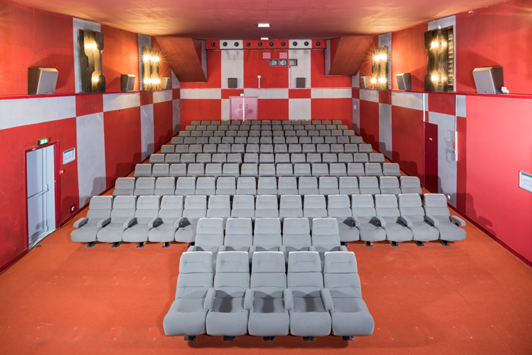 chapelle théâtre cinéma © Pierre-Marie Barbe-Richaud / Région Bourgogne-Franche-Comté, Inventaire du patrimoine - 2023  chapelle théâtre cinéma © Pierre-Marie Barbe-Richaud / Région Bourgogne-Franche-Comté, Inventaire du patrimoine - 2023