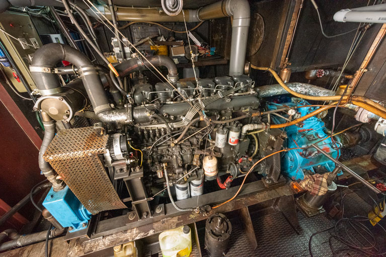 péniche salle de spectacle © Pierre-Marie Barbe-Richaud / Région Bourgogne-Franche-Comté, Inventaire du patrimoine - 2023  péniche salle de spectacle © Pierre-Marie Barbe-Richaud / Région Bourgogne-Franche-Comté, Inventaire du patrimoine - 2023