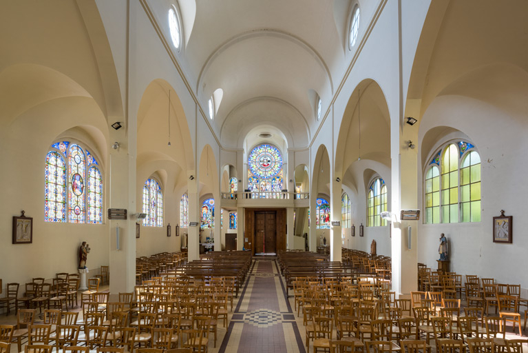 église nef verrière tribune chemin de croix © Pierre-Marie Barbe-Richaud / Région Bourgogne-Franche-Comté, Inventaire du patrimoine - 2023  église nef verrière tribune chemin de croix © Pierre-Marie Barbe-Richaud / Région Bourgogne-Franche-Comté, Inventaire du patrimoine - 2023