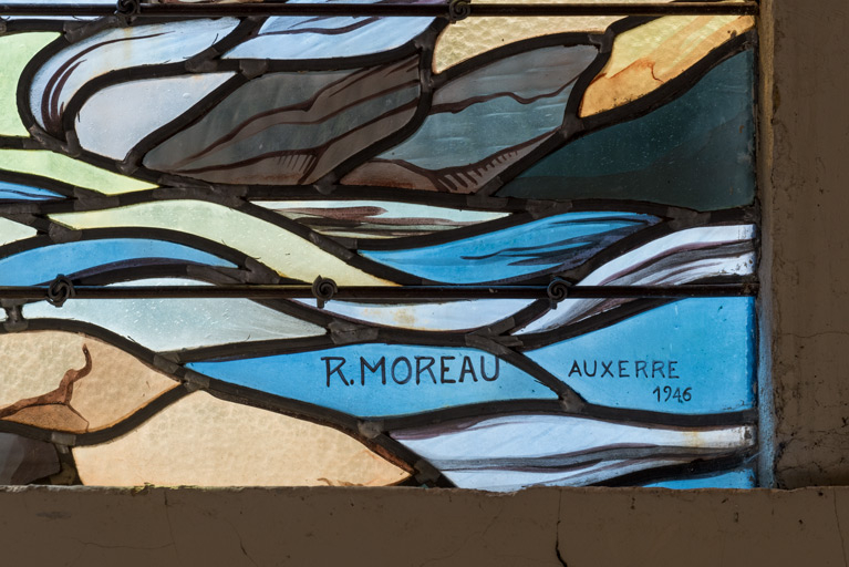 verrière signature © Pierre-Marie Barbe-Richaud / Région Bourgogne-Franche-Comté, Inventaire du patrimoine - 2023  verrière signature © Pierre-Marie Barbe-Richaud / Région Bourgogne-Franche-Comté, Inventaire du patrimoine - 2023