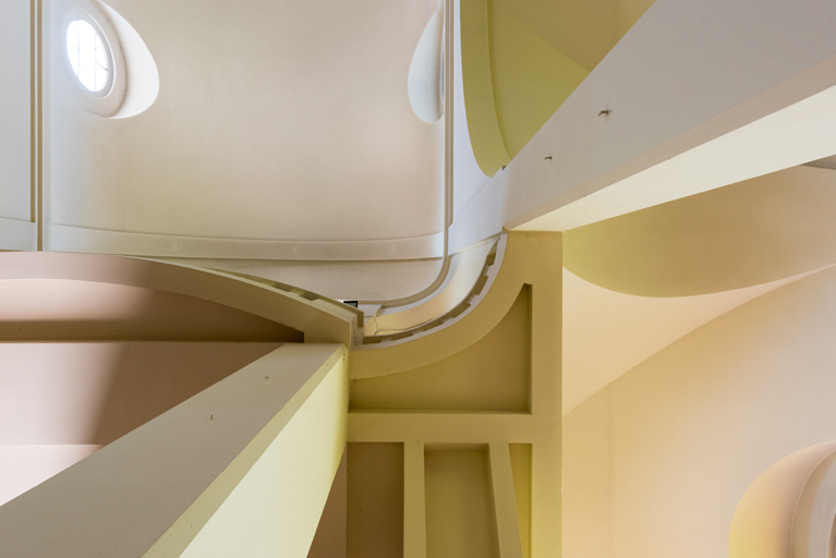 église verrière tribune © Pierre-Marie Barbe-Richaud / Région Bourgogne-Franche-Comté, Inventaire du patrimoine - 2023  église verrière tribune © Pierre-Marie Barbe-Richaud / Région Bourgogne-Franche-Comté, Inventaire du patrimoine - 2023