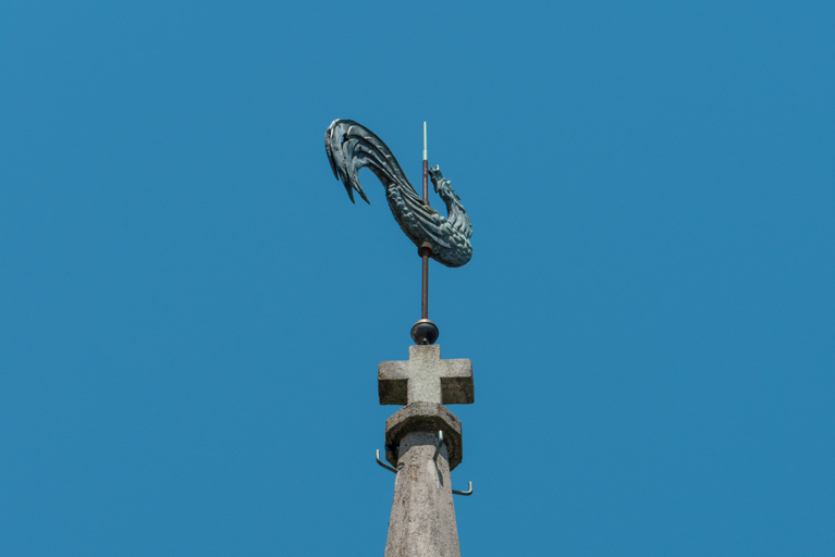 église coq croix © Pierre-Marie Barbe-Richaud / Région Bourgogne-Franche-Comté, Inventaire du patrimoine - 2023  église coq croix © Pierre-Marie Barbe-Richaud / Région Bourgogne-Franche-Comté, Inventaire du patrimoine - 2023