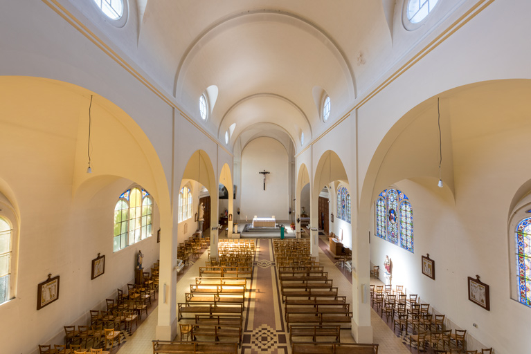 église nef verrière chemin de croix choeur vaisseau © Pierre-Marie Barbe-Richaud / Région Bourgogne-Franche-Comté, Inventaire du patrimoine - 2023  église nef verrière chemin de croix choeur vaisseau © Pierre-Marie Barbe-Richaud / Région Bourgogne-Franche-Comté, Inventaire du patrimoine - 2023