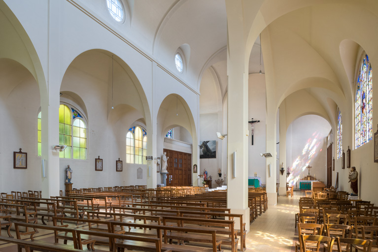 église nef verrière chemin de croix choeur vaisseau © Pierre-Marie Barbe-Richaud / Région Bourgogne-Franche-Comté, Inventaire du patrimoine - 2023  église nef verrière chemin de croix choeur vaisseau © Pierre-Marie Barbe-Richaud / Région Bourgogne-Franche-Comté, Inventaire du patrimoine - 2023