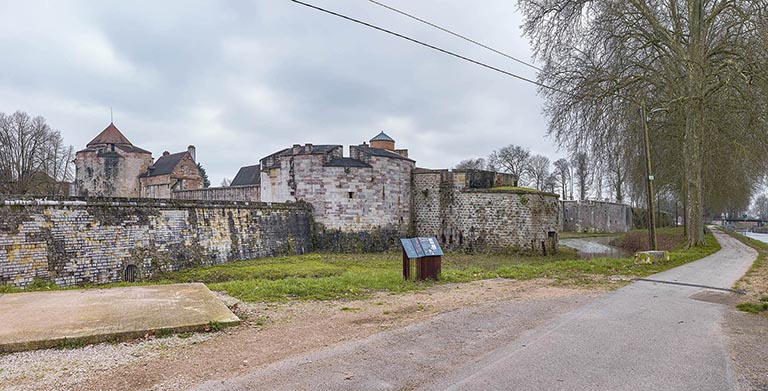 fortification d'agglomération château © Thierry Kuntz / Région Bourgogne-Franche-Comté, Inventaire du patrimoine - 2024  fortification d'agglomération château © Thierry Kuntz / Région Bourgogne-Franche-Comté, Inventaire du patrimoine - 2024