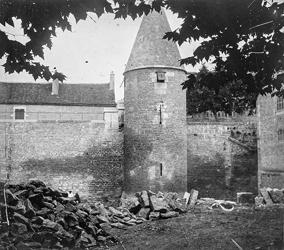 tour © Thierry Kuntz / Archives municipales, Beaune - 2024  tour © Thierry Kuntz / Archives municipales, Beaune - 2024