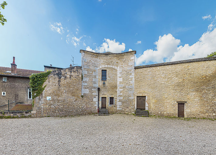 fortification d'agglomération tour © Thierry Kuntz / Région Bourgogne-Franche-Comté, Inventaire du patrimoine - 2024  fortification d'agglomération tour © Thierry Kuntz / Région Bourgogne-Franche-Comté, Inventaire du patrimoine - 2024