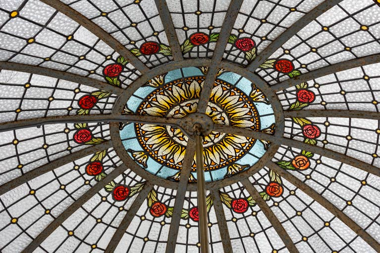 verrière en couverture © Pierre-Marie Barbe-Richaud / Région Bourgogne-Franche-Comté, Inventaire du patrimoine - 2024  verrière en couverture © Pierre-Marie Barbe-Richaud / Région Bourgogne-Franche-Comté, Inventaire du patrimoine - 2024