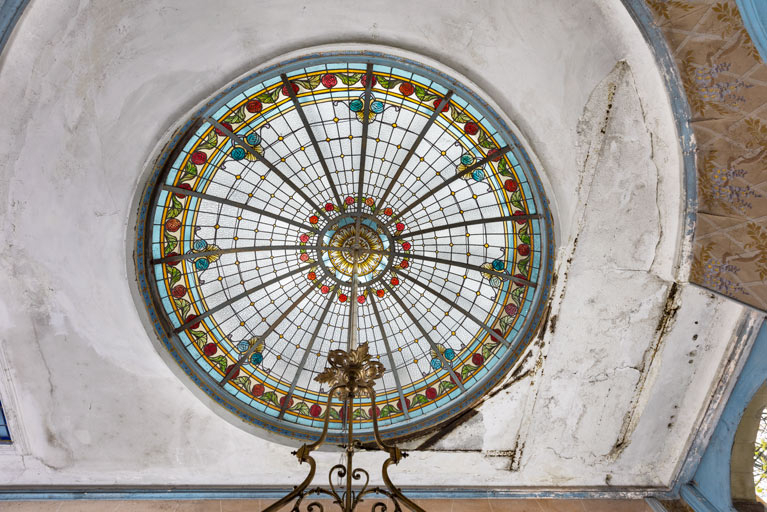 verrière en couverture © Pierre-Marie Barbe-Richaud / Région Bourgogne-Franche-Comté, Inventaire du patrimoine - 2024  verrière en couverture © Pierre-Marie Barbe-Richaud / Région Bourgogne-Franche-Comté, Inventaire du patrimoine - 2024