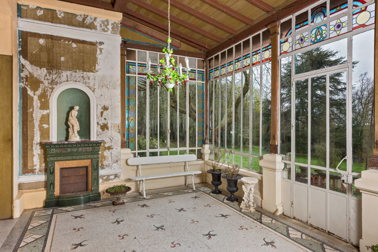 véranda © Pierre-Marie Barbe-Richaud / Région Bourgogne-Franche-Comté, Inventaire du patrimoine - 2024  véranda © Pierre-Marie Barbe-Richaud / Région Bourgogne-Franche-Comté, Inventaire du patrimoine - 2024