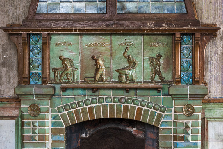 manteau de cheminée © Pierre-Marie Barbe-Richaud / Région Bourgogne-Franche-Comté, Inventaire du patrimoine - 2024  manteau de cheminée © Pierre-Marie Barbe-Richaud / Région Bourgogne-Franche-Comté, Inventaire du patrimoine - 2024