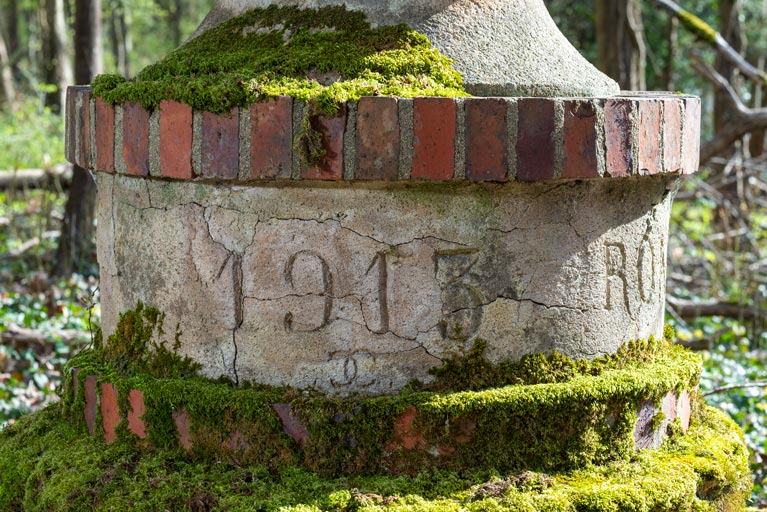 fabrique de jardin © Pierre-Marie Barbe-Richaud / Région Bourgogne-Franche-Comté, Inventaire du patrimoine - 2024  fabrique de jardin © Pierre-Marie Barbe-Richaud / Région Bourgogne-Franche-Comté, Inventaire du patrimoine - 2024
