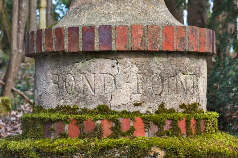 fabrique de jardin © Pierre-Marie Barbe-Richaud / Région Bourgogne-Franche-Comté, Inventaire du patrimoine - 2024  fabrique de jardin © Pierre-Marie Barbe-Richaud / Région Bourgogne-Franche-Comté, Inventaire du patrimoine - 2024