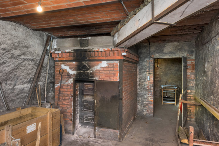 poêle de chauffage © Pierre-Marie Barbe-Richaud / Région Bourgogne-Franche-Comté, Inventaire du patrimoine - 2024  poêle de chauffage © Pierre-Marie Barbe-Richaud / Région Bourgogne-Franche-Comté, Inventaire du patrimoine - 2024