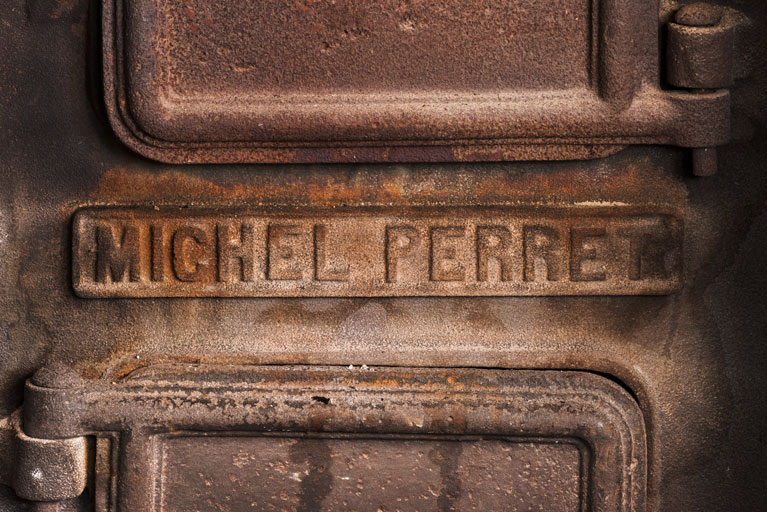 poêle de chauffage © Pierre-Marie Barbe-Richaud / Région Bourgogne-Franche-Comté, Inventaire du patrimoine - 2024  poêle de chauffage © Pierre-Marie Barbe-Richaud / Région Bourgogne-Franche-Comté, Inventaire du patrimoine - 2024