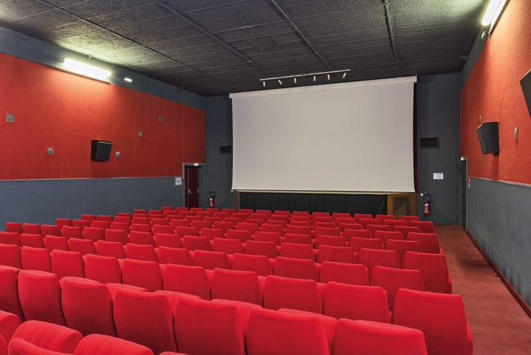 cinéma © Pierre-Marie Barbe-Richaud / Région Bourgogne-Franche-Comté, Inventaire du patrimoine - 2024  cinéma © Pierre-Marie Barbe-Richaud / Région Bourgogne-Franche-Comté, Inventaire du patrimoine - 2024