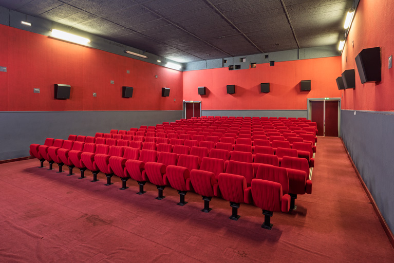 cinéma © Pierre-Marie Barbe-Richaud / Région Bourgogne-Franche-Comté, Inventaire du patrimoine - 2024  cinéma © Pierre-Marie Barbe-Richaud / Région Bourgogne-Franche-Comté, Inventaire du patrimoine - 2024