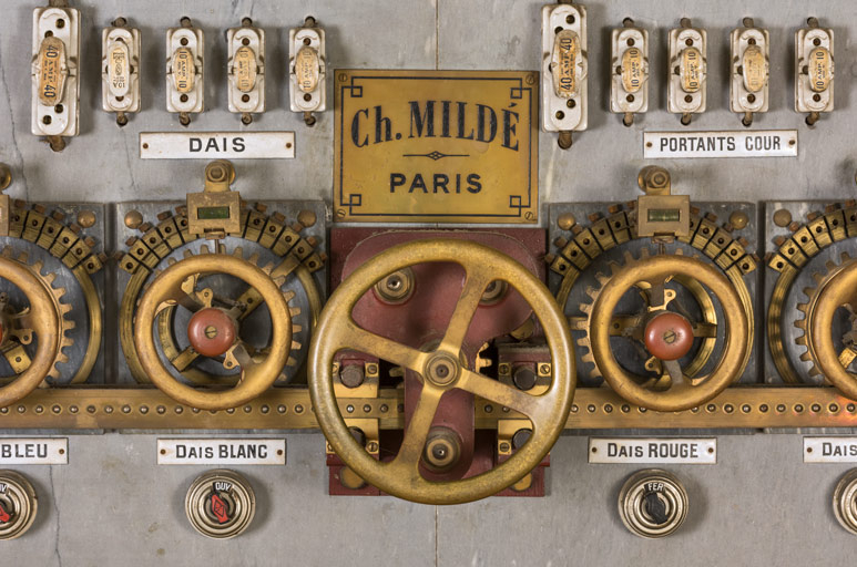  théâtre tableau de commande © Pierre-Marie Barbe-Richaud / Région Bourgogne-Franche-Comté, Inventaire du patrimoine - 2025