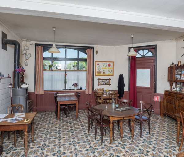  hôtel restaurant établissement de danse © Pierre-Marie Barbe-Richaud / Région Bourgogne-Franche-Comté, Inventaire du patrimoine - 2025