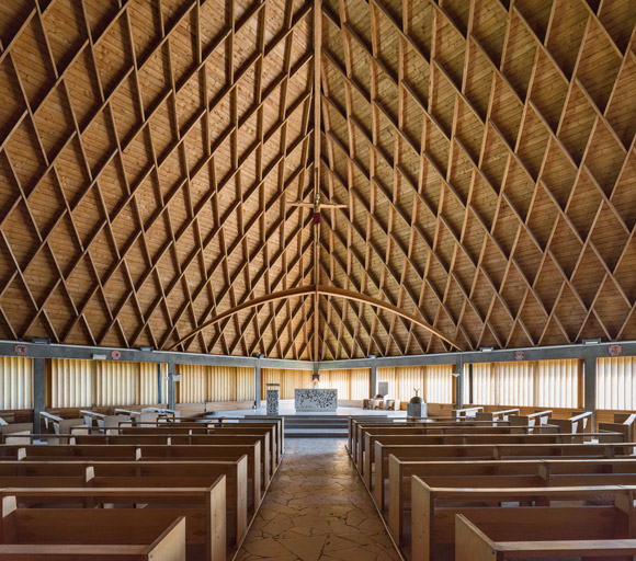  église choeur nef charpente autel ambon fonts baptismaux © Pierre-Marie Barbe-Richaud / Région Bourgogne-Franche-Comté, Inventaire du patrimoine - 2025