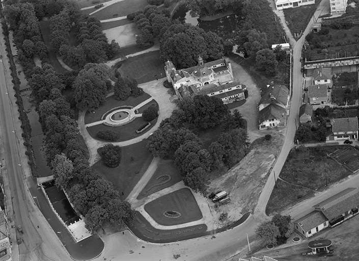 établissement thermal © Roger Henrard / Région Bourgogne-Franche-Comté, Inventaire du patrimoine - 1956 établissement thermal © Roger Henrard / Région Bourgogne-Franche-Comté, Inventaire du patrimoine - 1956