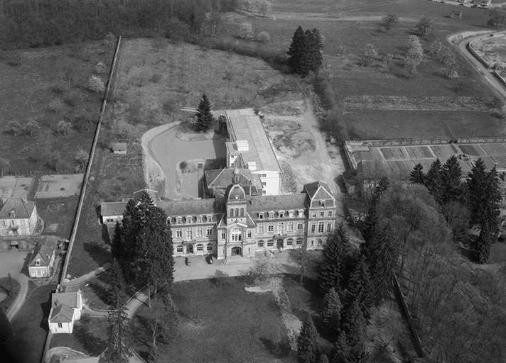hôpital © Roger Henrard / Région Bourgogne-Franche-Comté, Inventaire du patrimoine - 1960 hôpital © Roger Henrard / Région Bourgogne-Franche-Comté, Inventaire du patrimoine - 1960