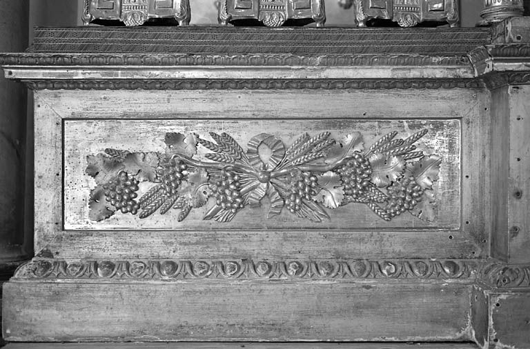 Détail : décor d'un gradin. © Yves Sancey / Région Bourgogne-Franche-Comté, Inventaire du patrimoine - 1973