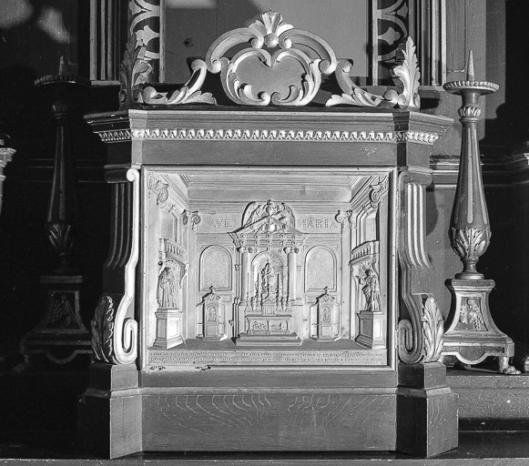 Autel-retable latéral gauche : détail de la scène du tabernacle. © Yves Sancey / Région Bourgogne-Franche-Comté, Inventaire du patrimoine - 1974