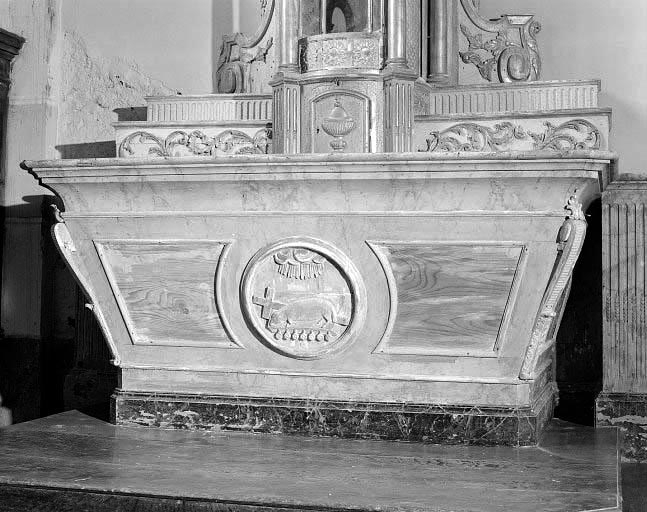 Détail : le tombeau. © Yves Sancey / Région Bourgogne-Franche-Comté, Inventaire du patrimoine - 1974