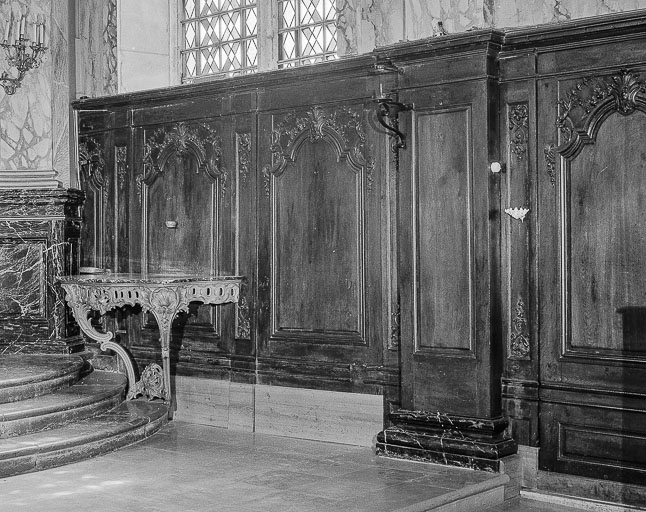 Détail : lambris, mur droit et crédence. © Yves Sancey / Région Bourgogne-Franche-Comté, Inventaire du patrimoine - 1974