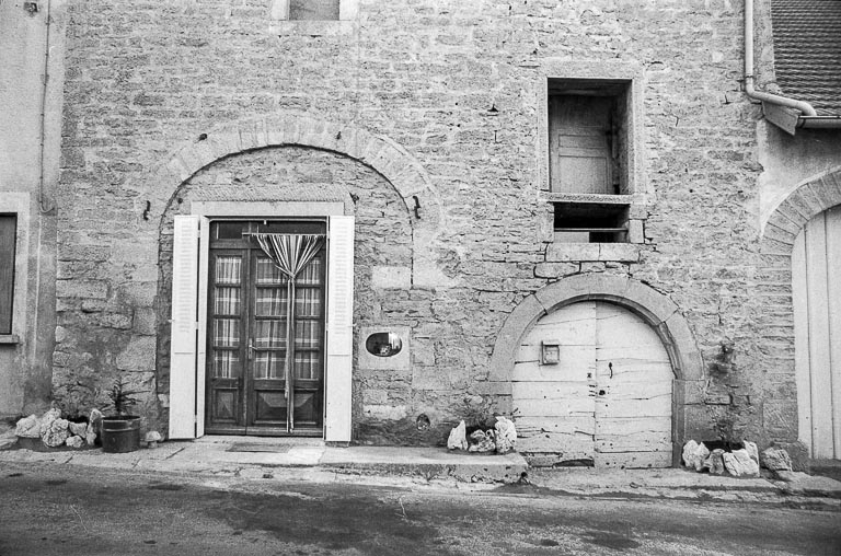 Ferme cadastrée 1965 AB 96, située le long du chemin départemental n° 5 : façade antérieure. © F. Pernin / Région Bourgogne-Franche-Comté, Inventaire du patrimoine - 1974