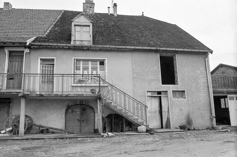 Maison cadastrée 1967 AH 124 : façade antérieure. © F. Pernin / Région Bourgogne-Franche-Comté, Inventaire du patrimoine - 1974
