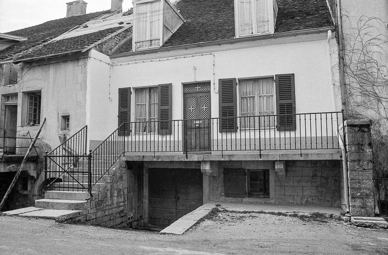 Maison cadastrée 1967 AH 199 : façade antérieure. © F. Pernin / Région Bourgogne-Franche-Comté, Inventaire du patrimoine - 1974