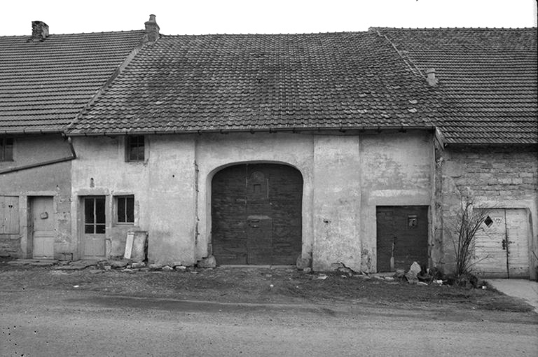 Ferme cadastrée 1940 B4 Coin du Dessus  située au lieudit Coin du Dessus : façade antérieure. © F. Pernin / Région Bourgogne-Franche-Comté, Inventaire du patrimoine - 1974
