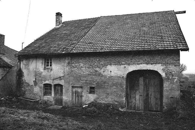 Ferme cadastrée 1940 B4 289  située le long du chemin vicinal ordinaire n° 3 : façade antérieure. © F. Pernin / Région Bourgogne-Franche-Comté, Inventaire du patrimoine - 1974