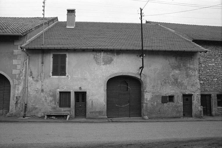 Ferme cadastrée 1940 B4 313  située au lieudit Coin du Dessus : façade antérieure. © F. Pernin / Région Bourgogne-Franche-Comté, Inventaire du patrimoine - 1974
