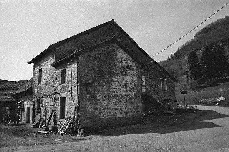 Maison cadastrée 1964 AB 32 : façade antérieure. © F. Pernin / Région Bourgogne-Franche-Comté, Inventaire du patrimoine - 1974