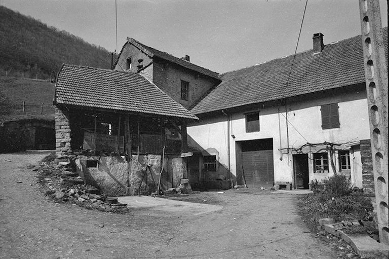 Ferme cadastrée 1964 AB  108 et 109, datée de 1794 : façade antérieure. © F. Pernin / Région Bourgogne-Franche-Comté, Inventaire du patrimoine - 1974