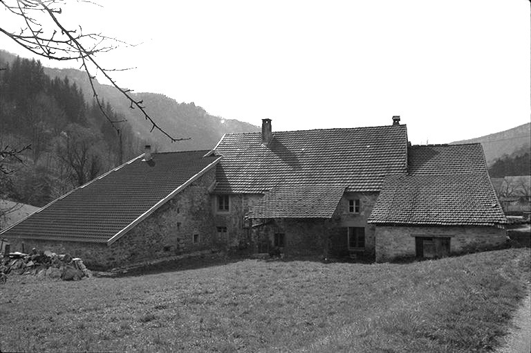 Ferme cadastrée 1964 AB 142  : façade est. © F. Pernin / Région Bourgogne-Franche-Comté, Inventaire du patrimoine - 1974