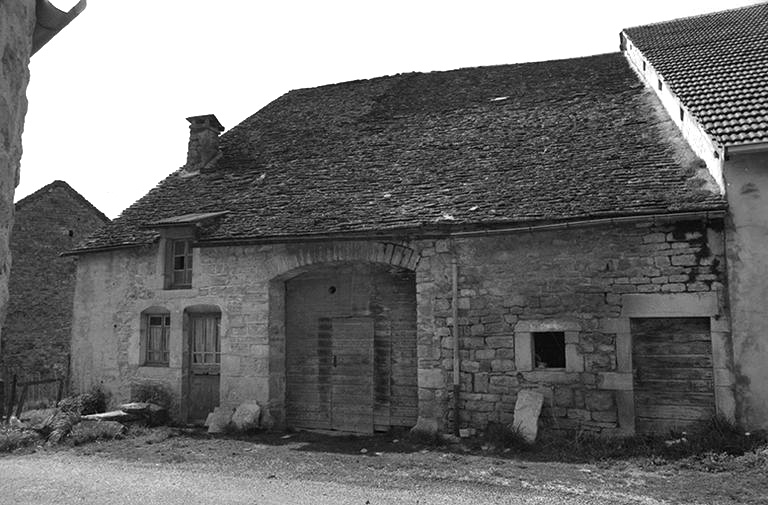 Ferme cadastrée 1964 AB 86 : façade est. © F. Pernin / Région Bourgogne-Franche-Comté, Inventaire du patrimoine - 1974