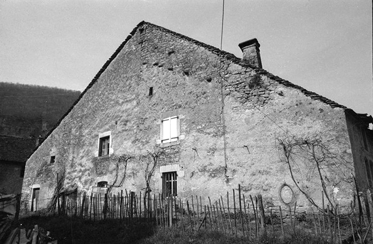 Ferme cadastrée 1964 AB 86 : façade sud. © F. Pernin / Région Bourgogne-Franche-Comté, Inventaire du patrimoine - 1974