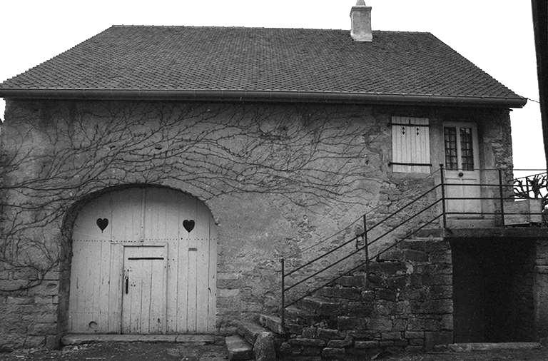 Maison de vigneron (?) cadastrée 1965 AB 186, située rue de la Roche : façade antérieure. © F. Pernin / Région Bourgogne-Franche-Comté, Inventaire du patrimoine - 1974
