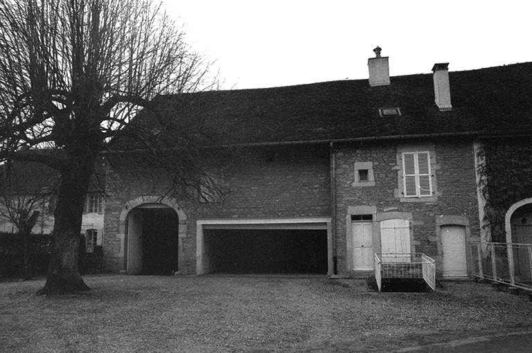 Maison de vigneron : façade antérieure. © F. Pernin / Région Bourgogne-Franche-Comté, Inventaire du patrimoine - 1974