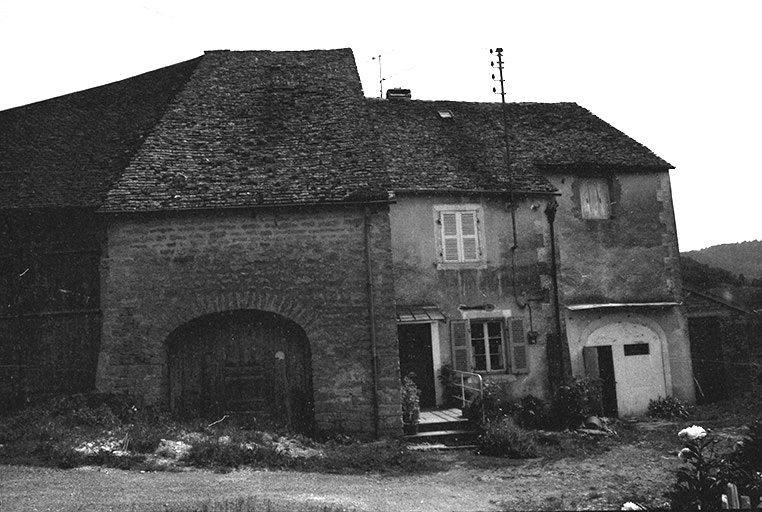 Ferme cadastrée 1960 B 109, située au lieudit La Peyrouse : façade antérieure. © F. Pernin / Région Bourgogne-Franche-Comté, Inventaire du patrimoine - 1974
