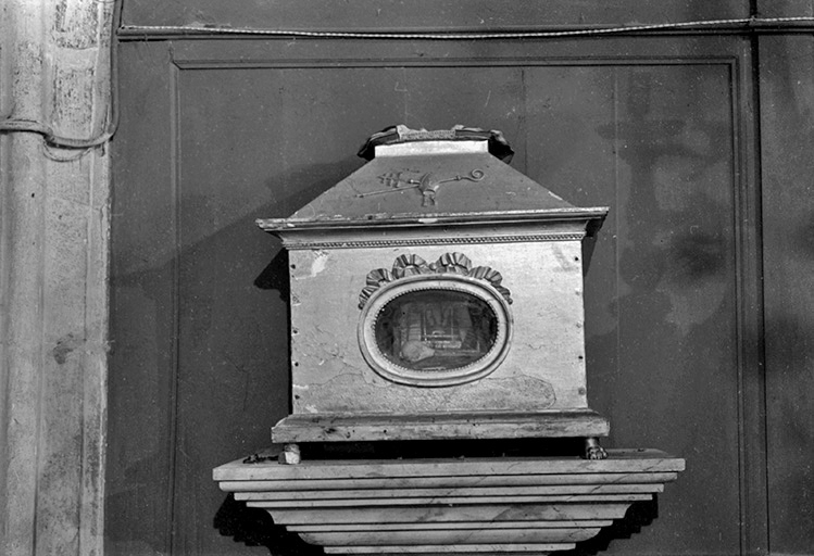 Reliquaire, bois peint doré, XVIIIe siècle : vue de face. © Guy Forestier / Région Bourgogne-Franche-Comté, Inventaire du patrimoine - 1974