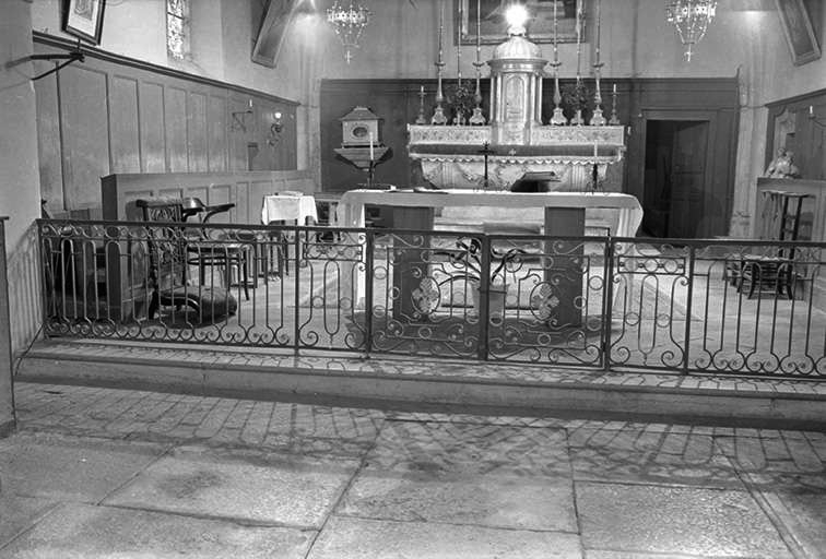 Clôture de choeur, fer forgé, XIXe siècle : vue de face. © Guy Forestier / Région Bourgogne-Franche-Comté, Inventaire du patrimoine - 1974