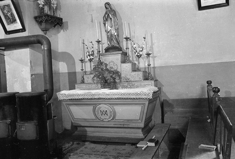 Autel latéral sud, bois peint, XIXe siècle : vue d'ensemble. © Guy Forestier / Région Bourgogne-Franche-Comté, Inventaire du patrimoine - 1974