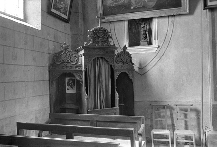 Confessionnal, bois sculpté, 18ème siècle : vue d'ensemble. © Guy Forestier / Région Bourgogne-Franche-Comté, Inventaire du patrimoine - 1974